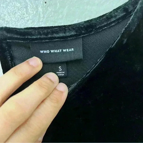 WHO WHAT WEAR Black Tiered Velvet dress | size small - Picture 6 of 6